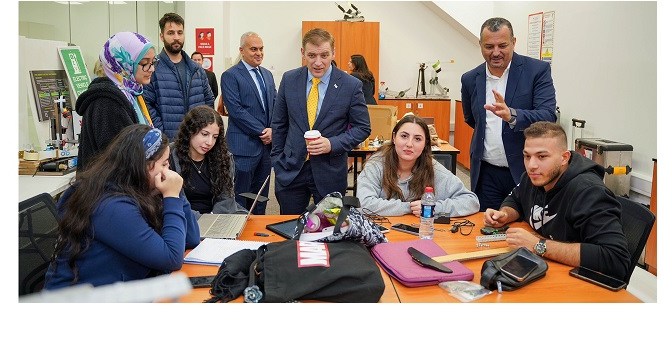 Canadian University Dubai hosts visit from the Premier of Newfoundland and Labrador, Canada