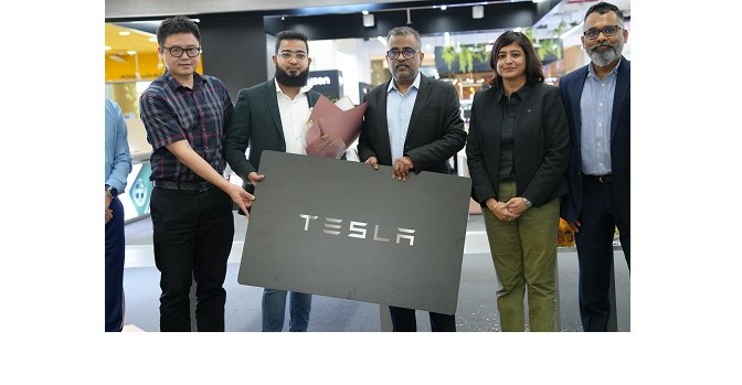 Sharaf DG and Huawei giveaway a Grand Tesla 3