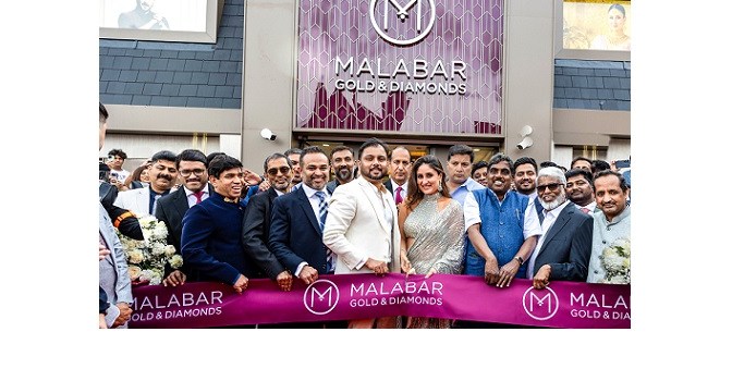 Kareena Kapoor Khan Launches 2 Flagship Showrooms of Malabar Gold & Diamonds in UK at Birmingham & Southall