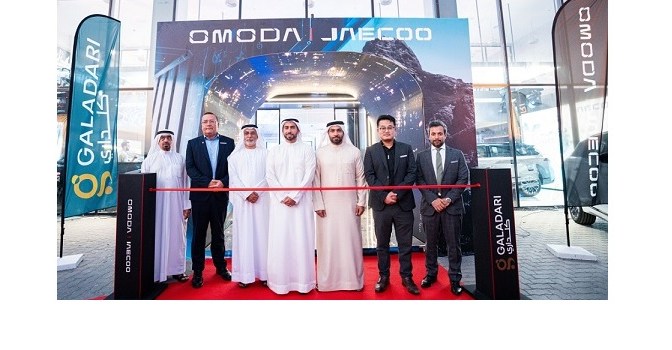 شركة أومودا وجايكو ترفع الستار عن سيارة جايكو جيه٧ إس إتش إس في الإمارات العربية المتّحدة خلال حفل الافتتاح الضخم لصالة عرضها الجديدة في الشارقة